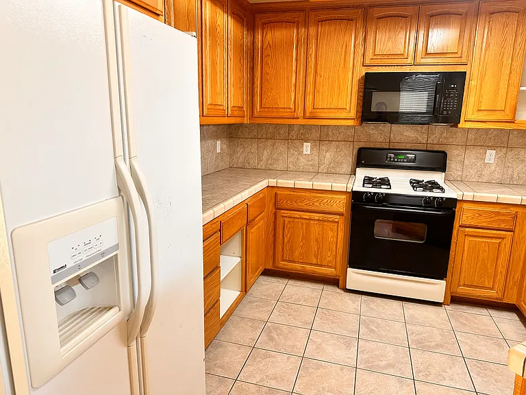 1218 Dog Leg Dr — Photo 3