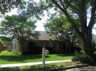 910 Maydelle Ln, Garland, TX 75042