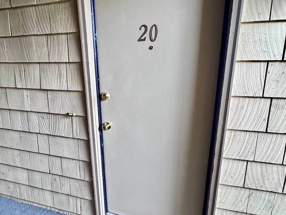 545 NE Kamiaken St #20