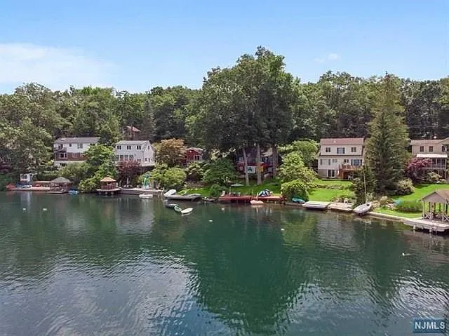 137 Lakeview Ave — Photo 30