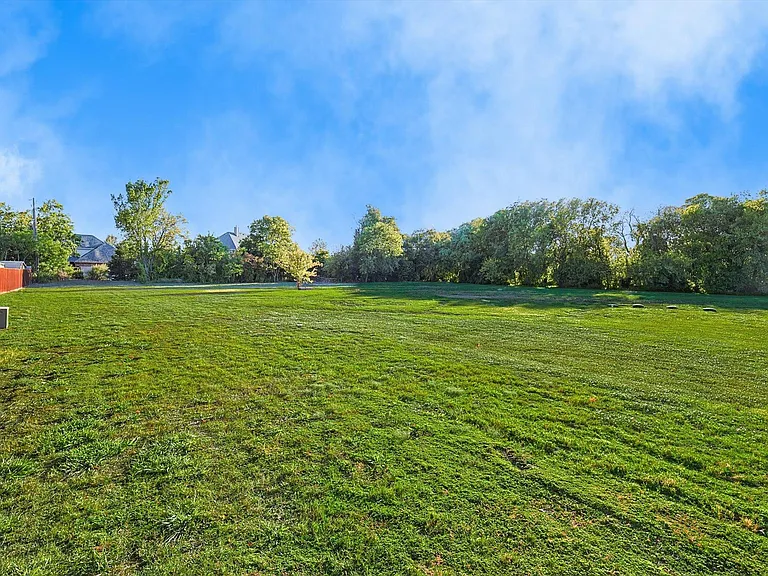 15305 Plum Ln — Photo 41