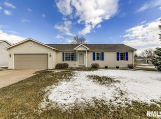 704 N Bitterroot Ct, Athens, IL 62613