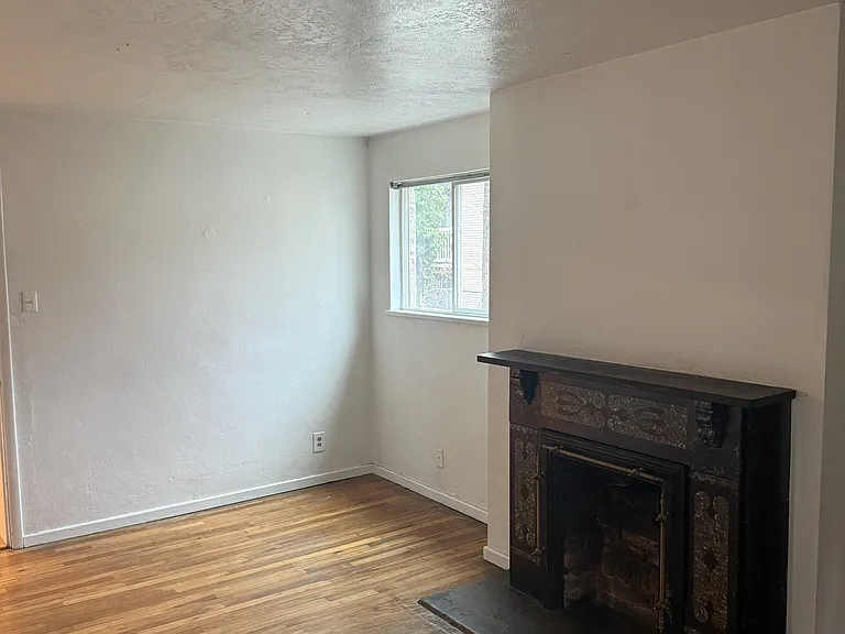 319-100 N 1st — Photo 2