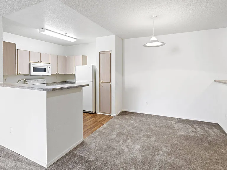 Costa Verde Village Apartments — Photo 46