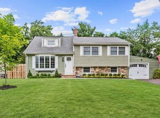 19 Locust Ter, Middletown, NJ 07748