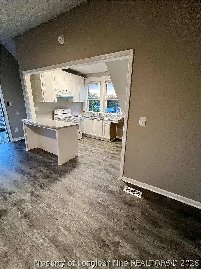 2 bed, 1.0 bath, 900 sqft, $1,100 — Photo 3