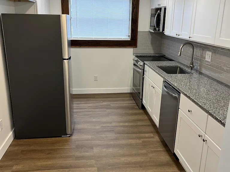 321 Waitman St #B — Photo 10
