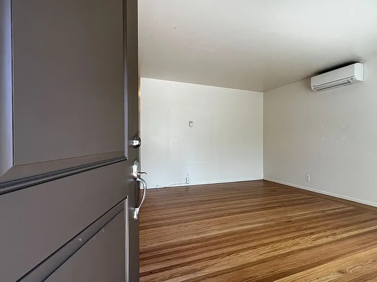 805 California Blvd — Photo 4