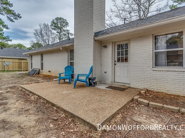 103 Live Oak Ln — Photo 5