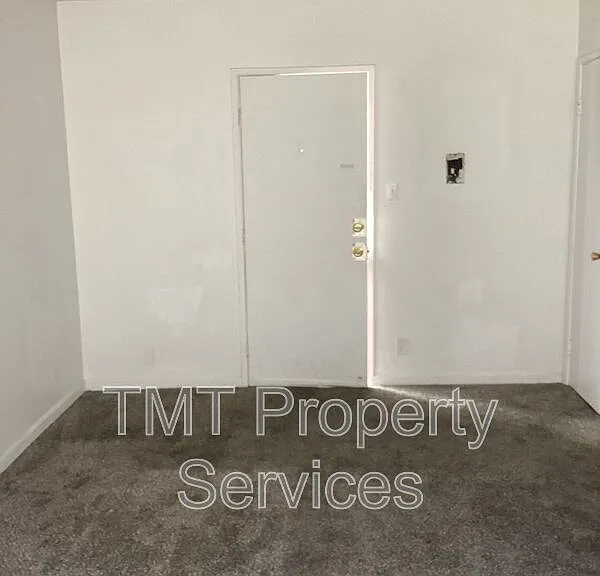 1816 F St #18 — Photo 4