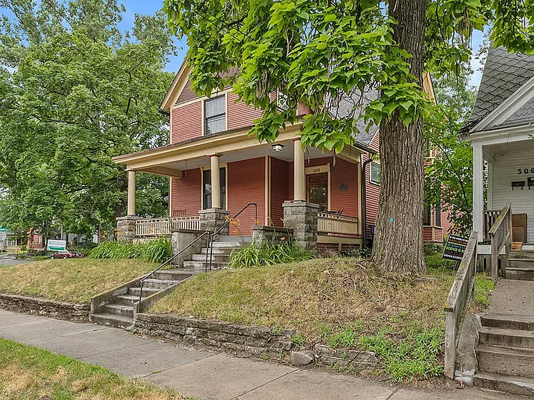300 Hollister Ave SE — Photo 2