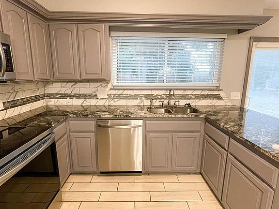 4th image of 5429 NW Cottonwood Dr