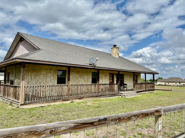 372 Spanish Grant Cir, Bandera, TX 78003