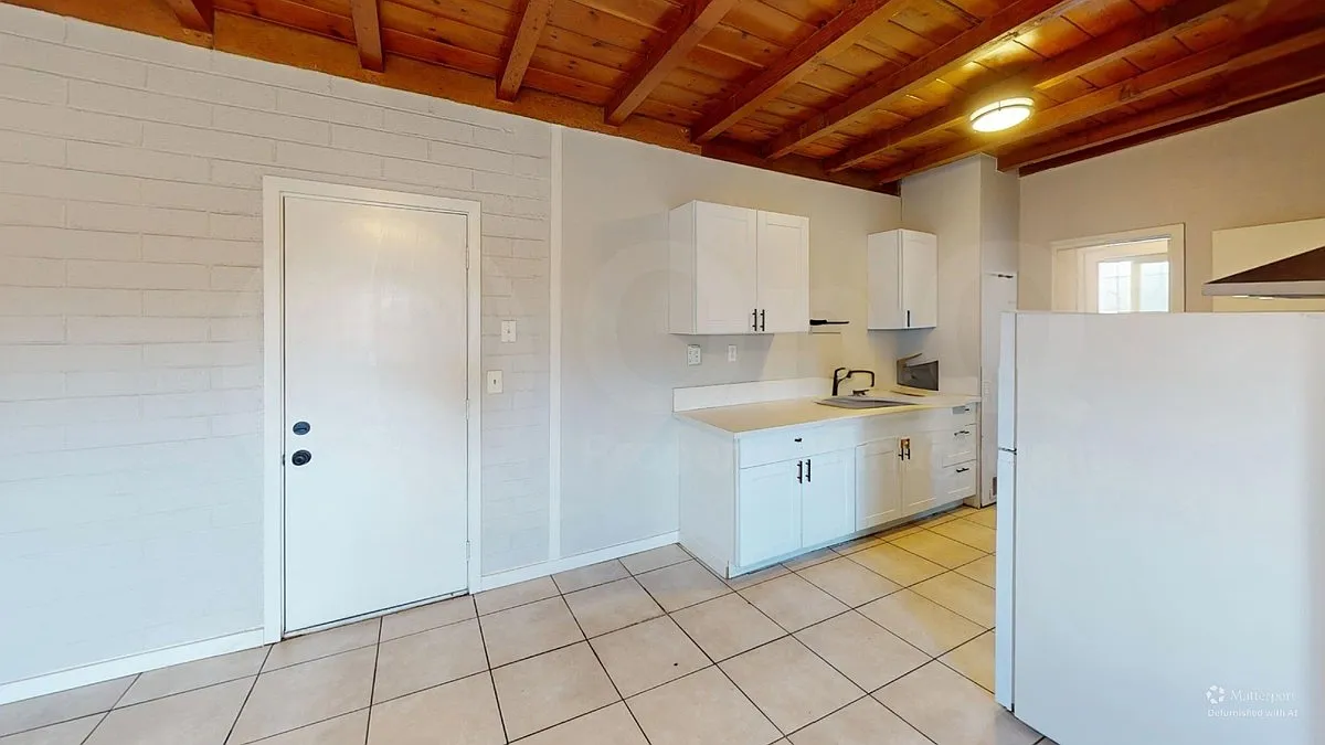 3564 E Kleindale Rd — Photo 3