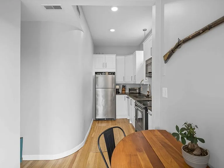 8 Mount Vernon St #2 — Photo 17