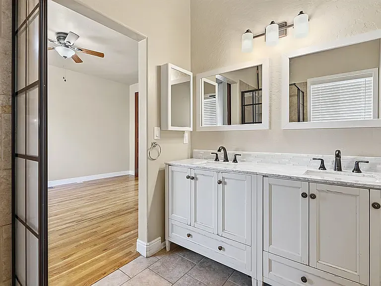 270 NW 5th St — Photo 12
