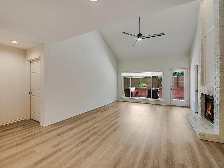 7911 Cavalry Ct — Photo 18