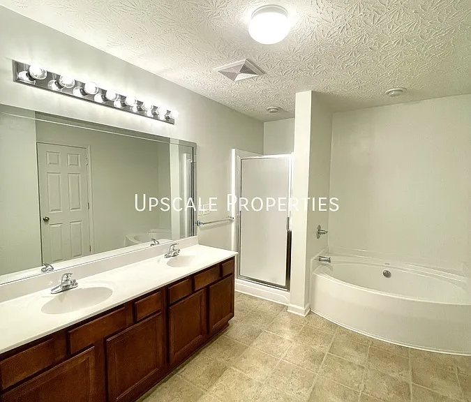 3784 Winthrop Dr — Photo 10