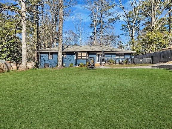 5th image of 715 Woodvalley Rd SW