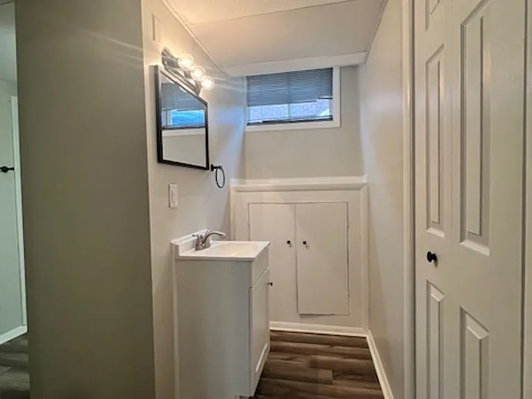 323 Bender Ave — Photo 10