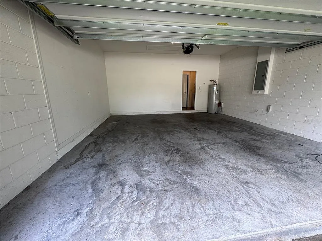 3 bed, 2.0 bath, 1634 sqft, $1,900 — Photo 2