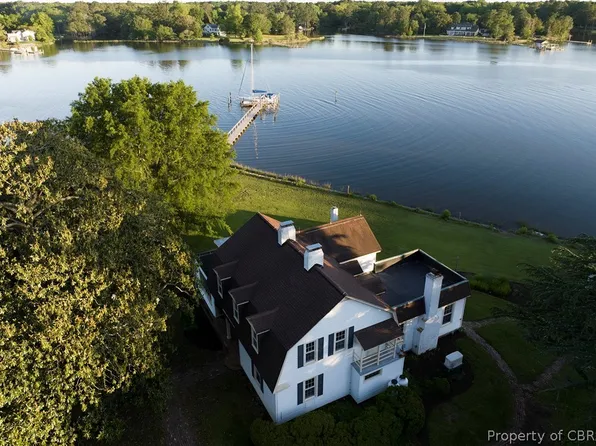 8136 White Hall Landing Ln, Gloucester, VA 23061