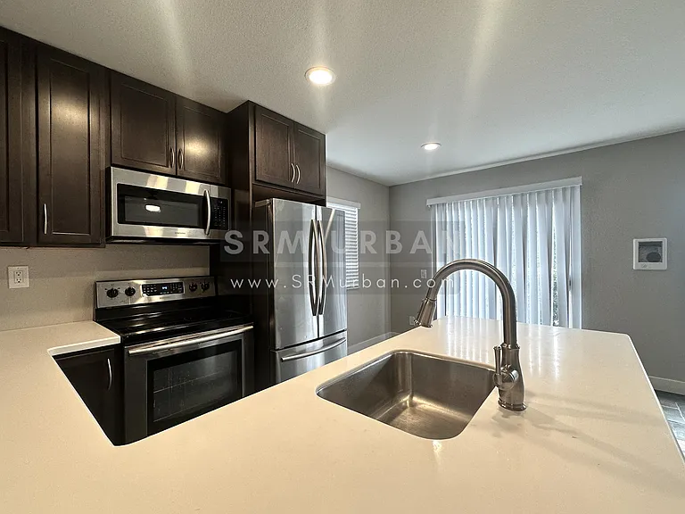 959 Vine St #2 — Photo 2