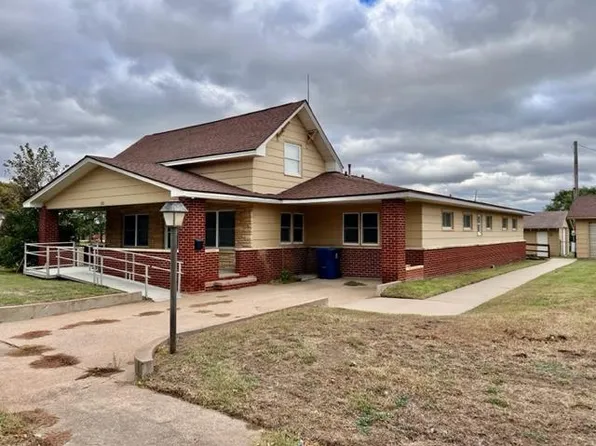 1211 S Elm St, Coffeyville, KS 67337