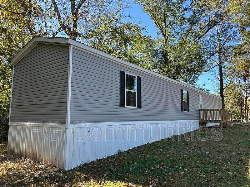 3 bed, 2.0 bath, $1,295 — Photo 2