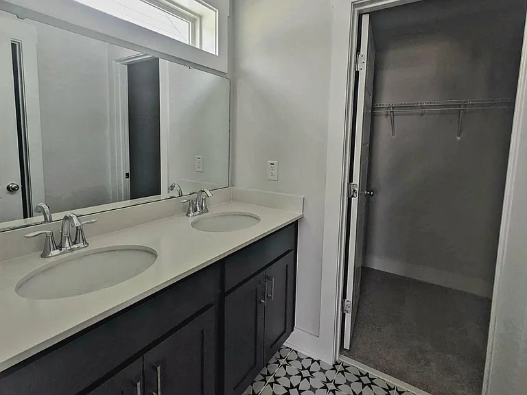 48 Somerleigh Way — Photo 5
