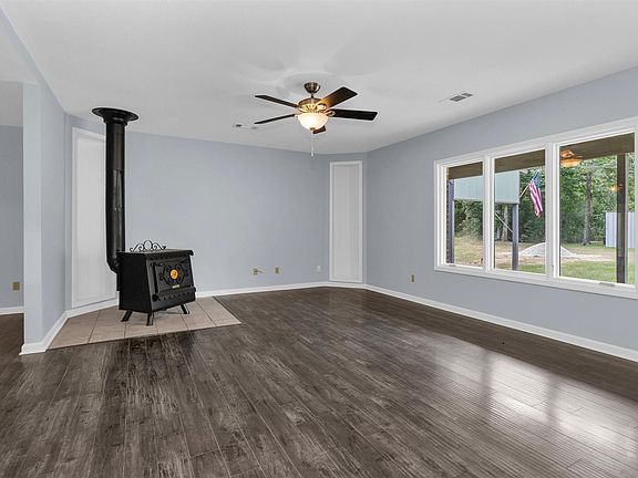 5th image of 586 Diggs Rd