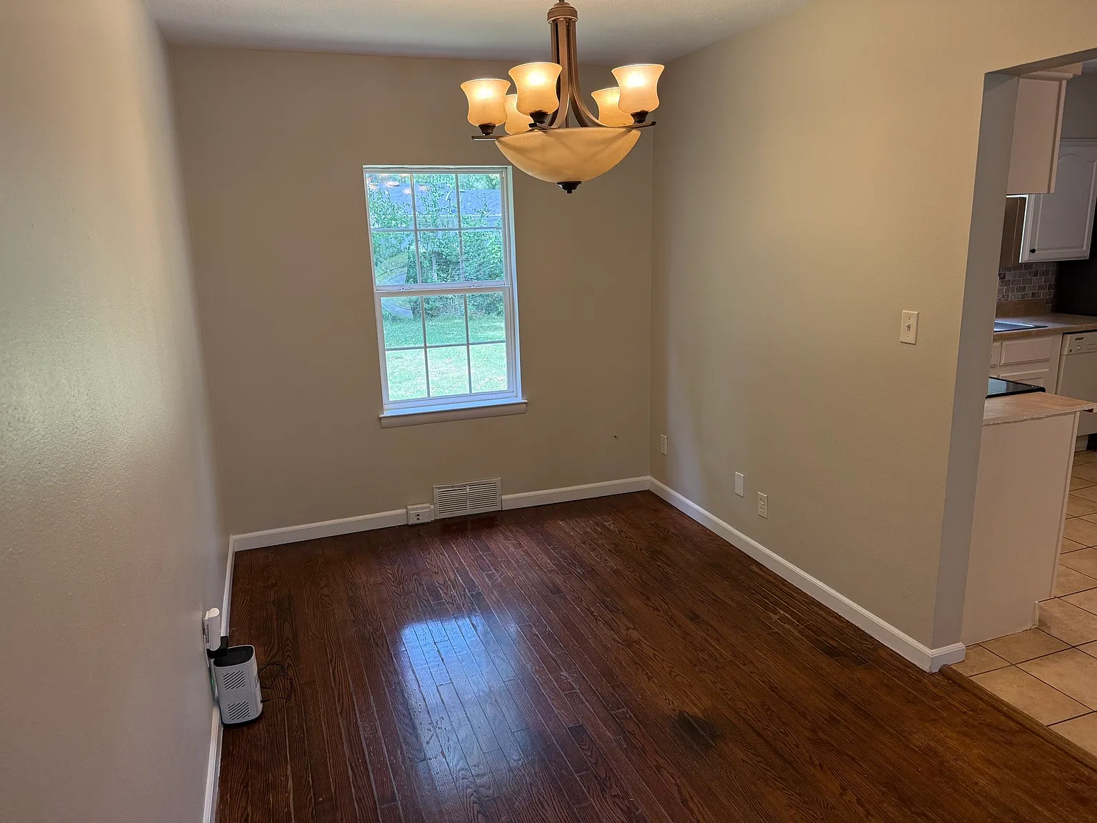 3 bed, 1306 sqft, $1,300 — Photo 4