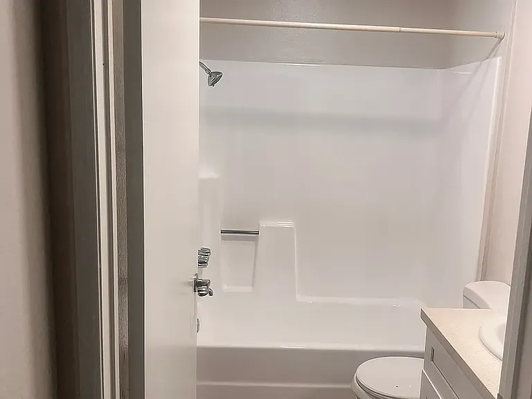 IMT 14227 Vanowen — Photo 6