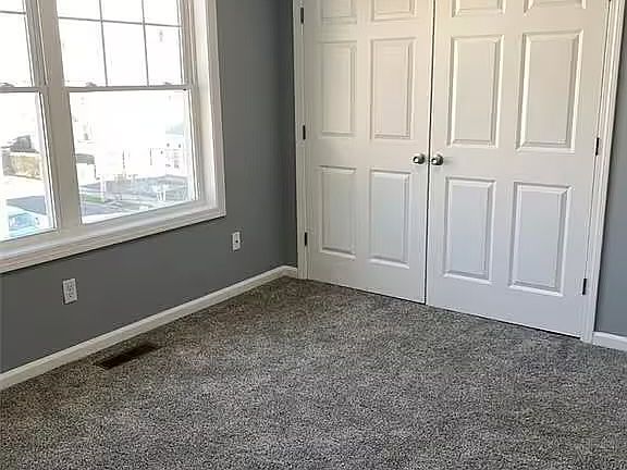 5th image of 565 Bishop Ave