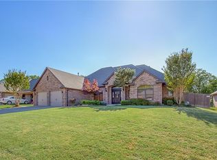 405 Dover Rd, Midwest City, OK 73130
