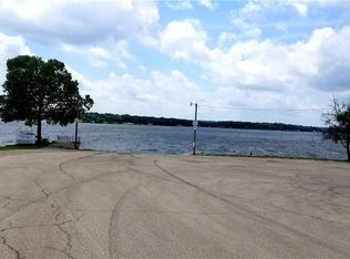 437 Northshore Ln, Valley View, TX 76272