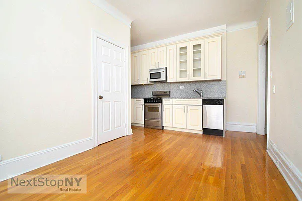 Rented by NextStopNY | media 21
