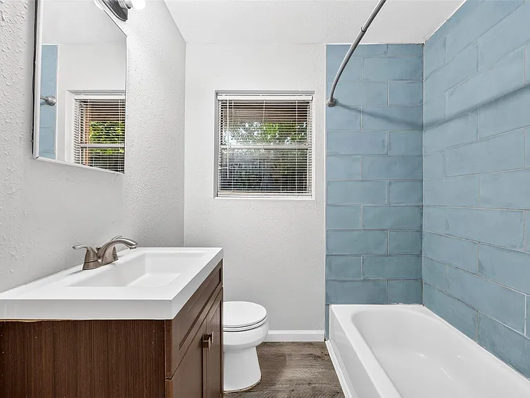 530 Globe St — Photo 27