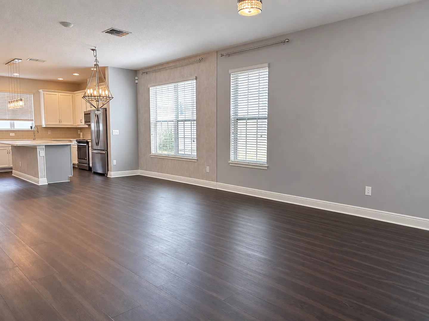 Beautiful 3 bedroom townhouse in Horizon Wests Hamlin Community - Available now! — Photo 2