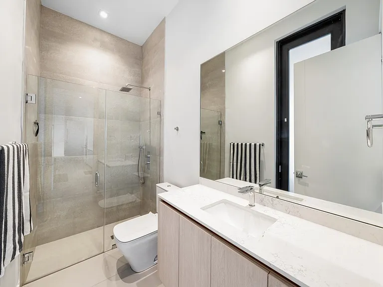 Our guest bathroom 4.5 with an access to outside, making it easier for those who want to take shower straight after entering home!