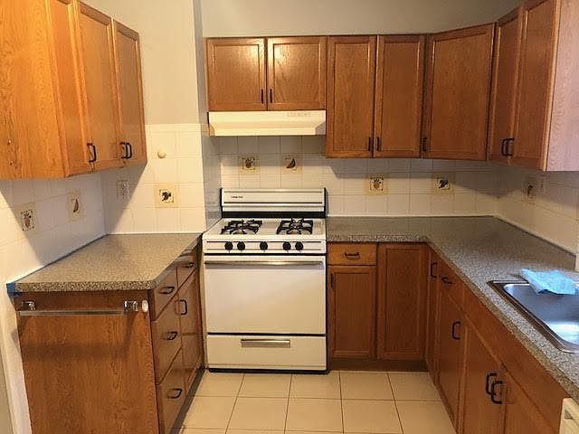 Eat-In Kitchen
