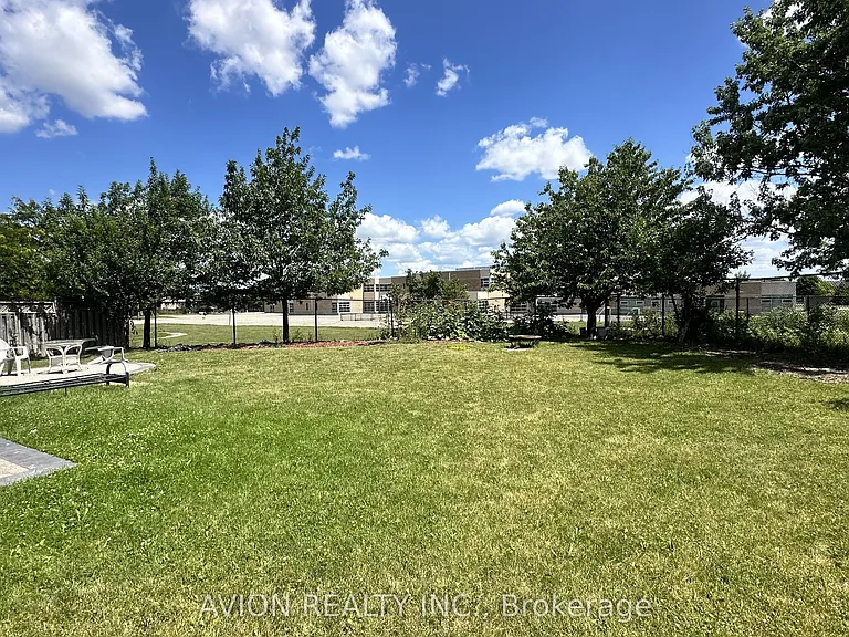 61 Crannyfield Dr — Photo 16