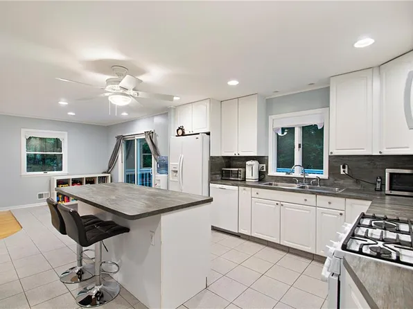 4 Heights Rd, Suffern, NY 10901