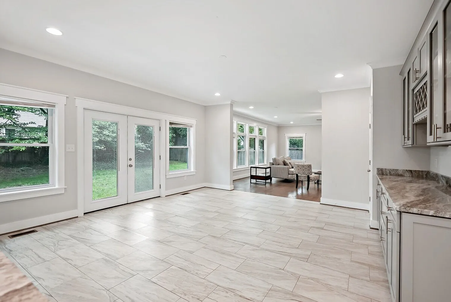 5 bed, 5.0 bath, $10,280 — Photo 4
