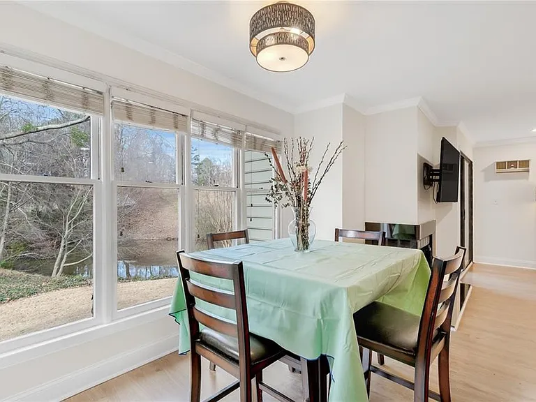 1105 Garden Ct — Photo 9