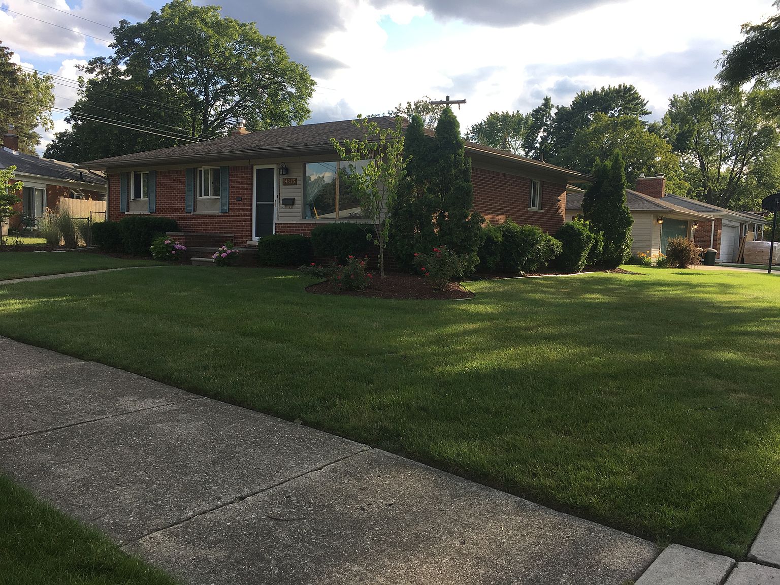 14275 Beatrice St Livonia MI 48154 Zillow