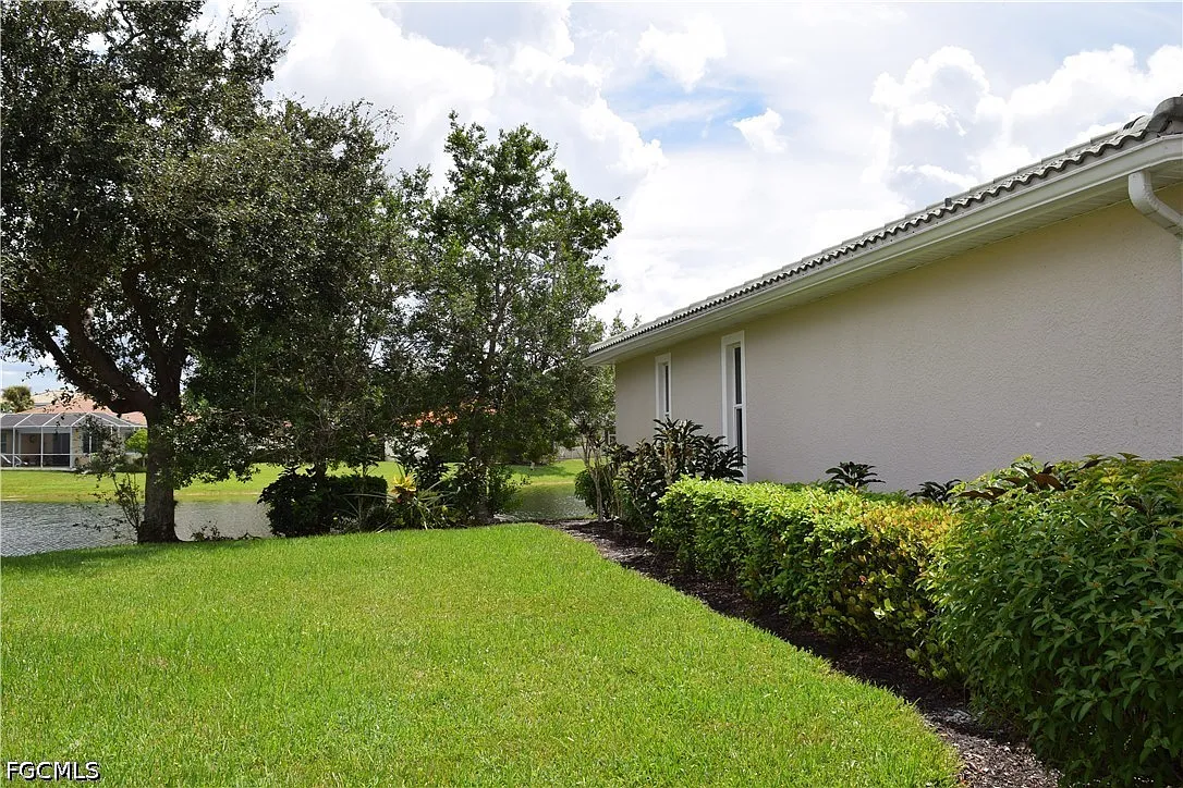 3 bed, 2.0 bath, 2019 sqft, $3,300 — Photo 2
