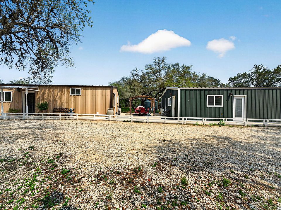 1st image of 1050 Hickory