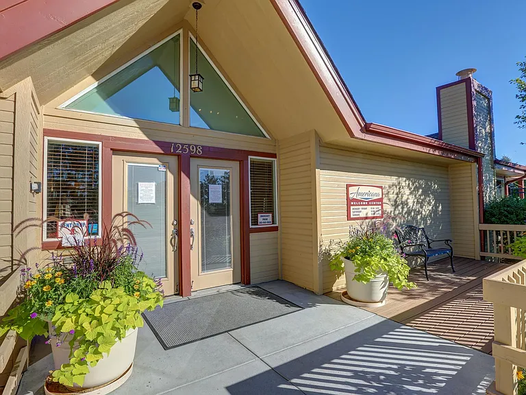 Americana Lakewood Apartments — Photo 9
