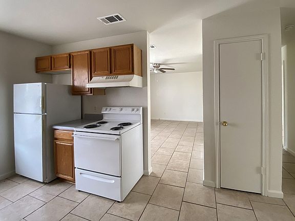 3rd image of 1706 Windward Dr APT D